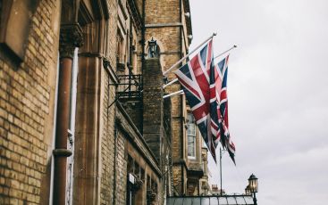 Study in The U.K - A Guide For Canadian Students